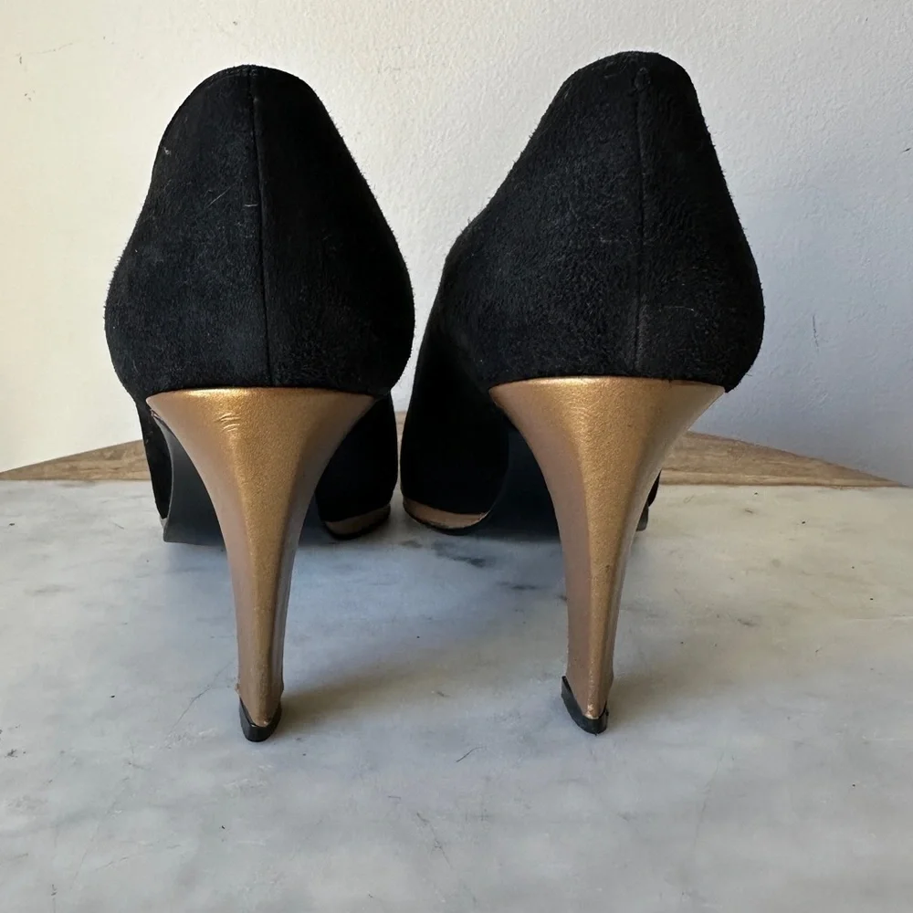 Stuart Weitzman Black Suede Pumps triangle gold heel size 8.5